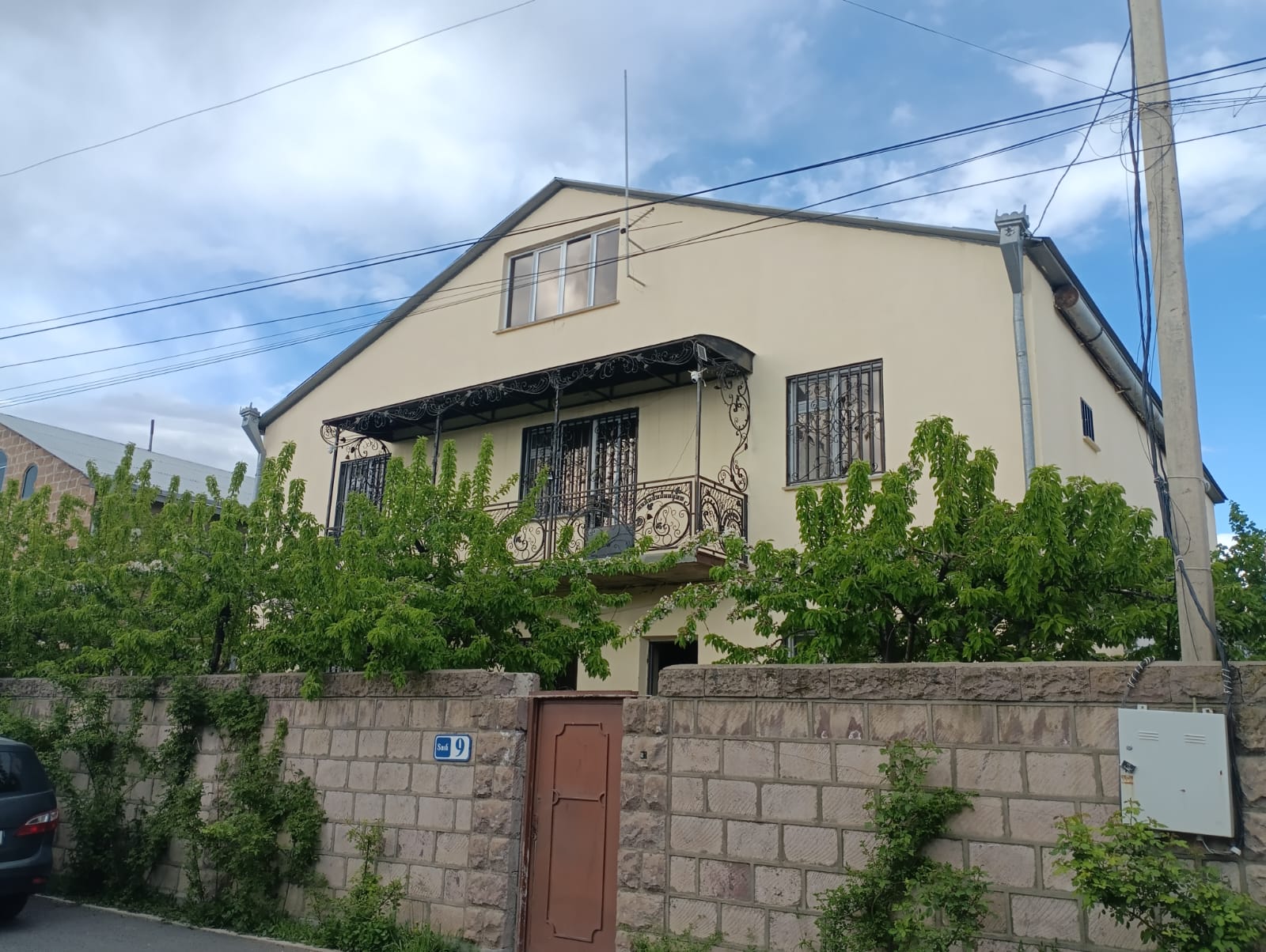 Трехэтажный каменный дом, Балаовит, 614 кв.м., на участке 800 кв.м.