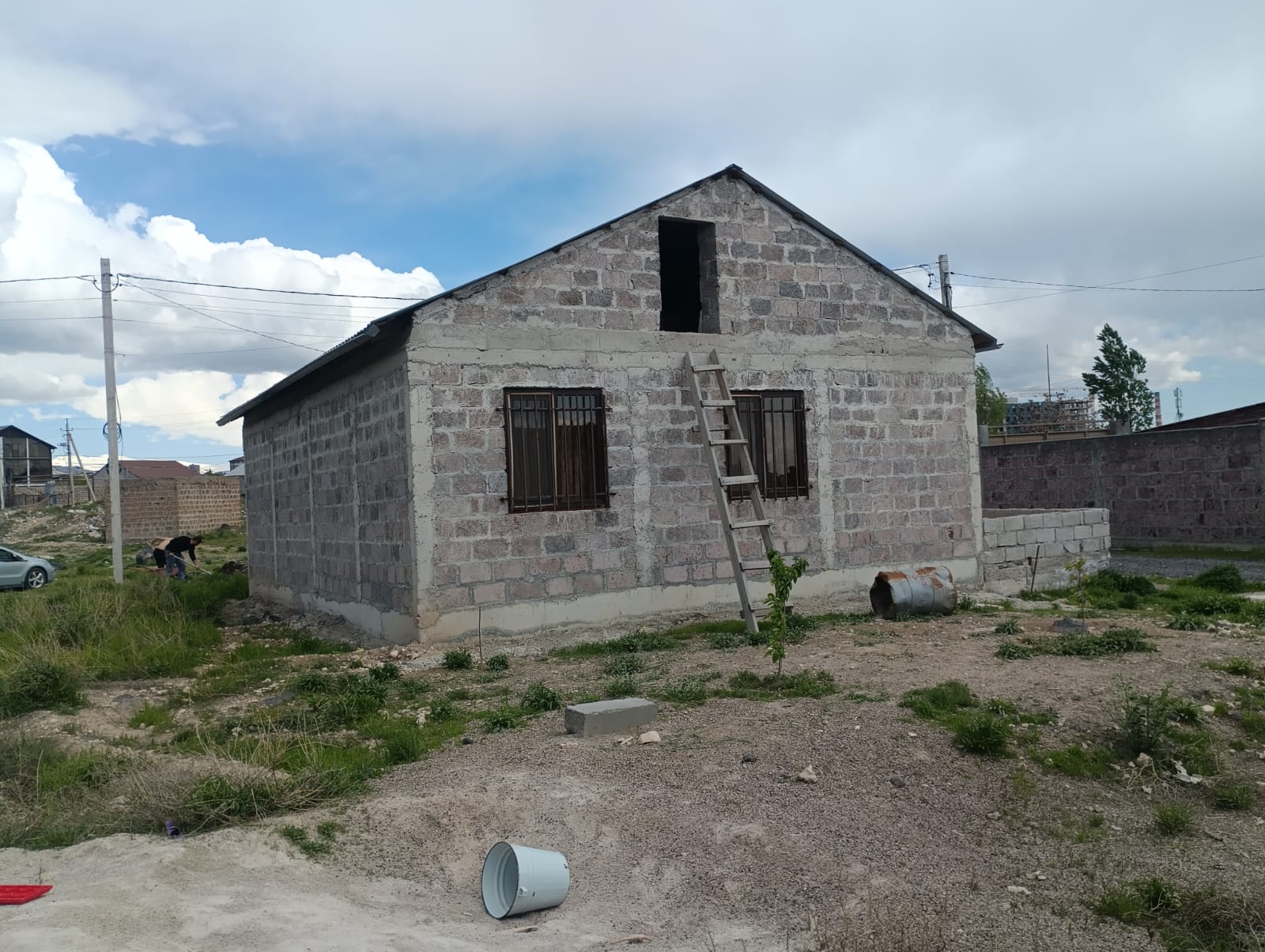 Одноэтажный каменный дом, улица в Зовуни, 208 кв.м., на участке 600 кв.м., 2 ванные