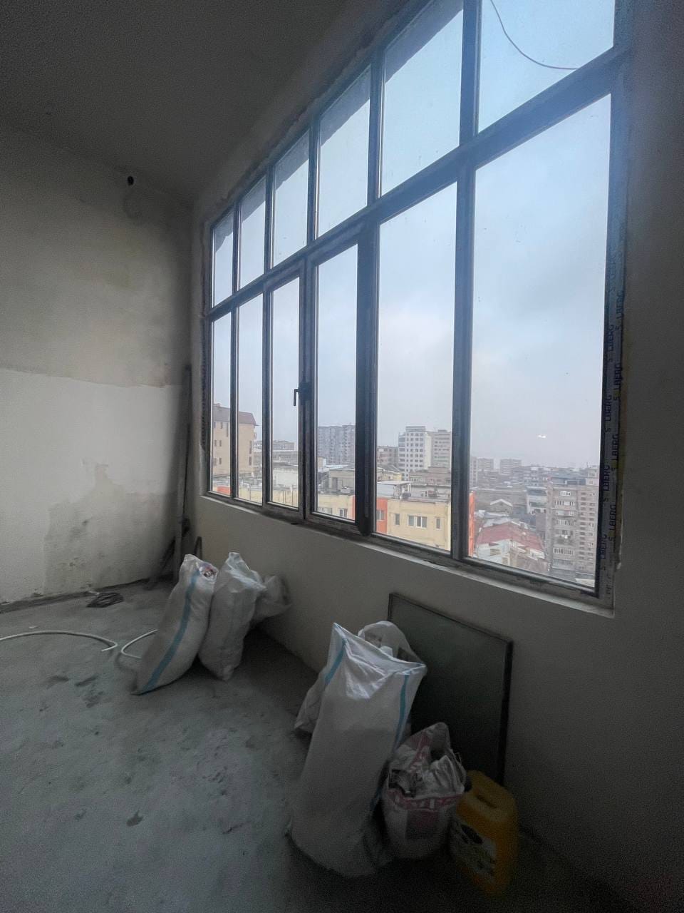 3-комн. квартира на ул. Грачья Кочара в Арабкире, 100 кв.м., 2 ванные, высокие потолки