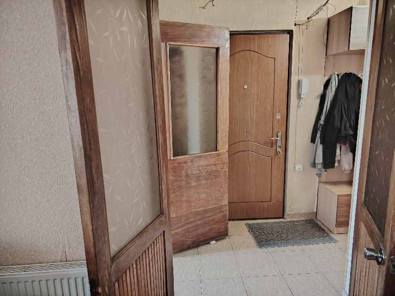 Վաճառվում է 4 սենյականոց բնակարան։