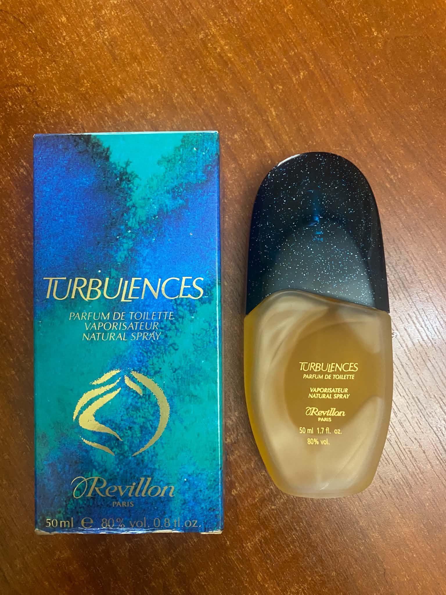 Վաճառվում է  Turbulences օծանելիք՝ 50 մլ։