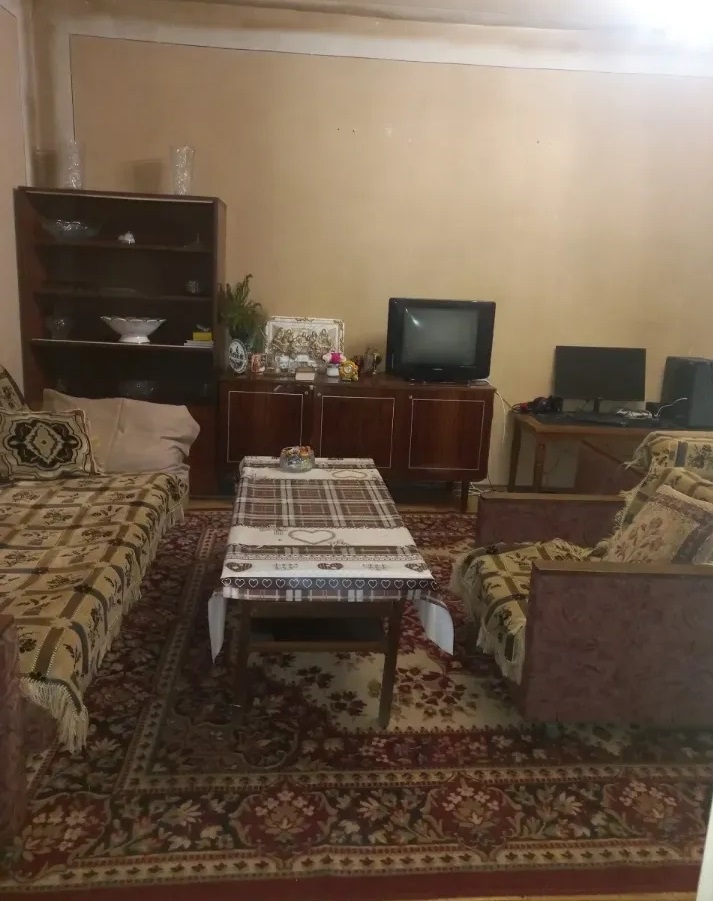 3 սենյականոց բնակարան Աթոյան փողոցի նրբանցքում Էրեբունիում, 80 քմ, 1/9 հարկ, բարձր առաստաղներ