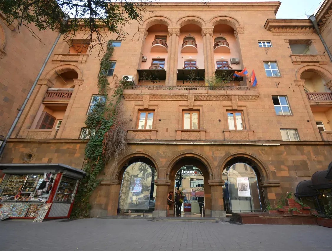 Վարձով 2 սենյականոց բնակարան Պապ Թագավորի փողոցում