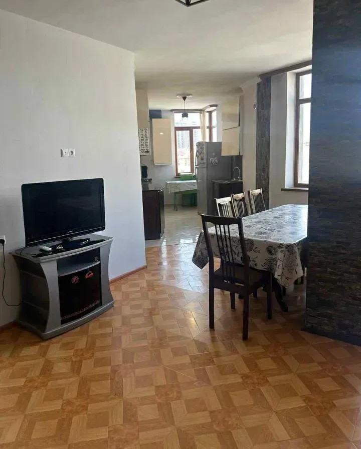 3 սենյականոց բնակարան Նորաշեն թաղամասում