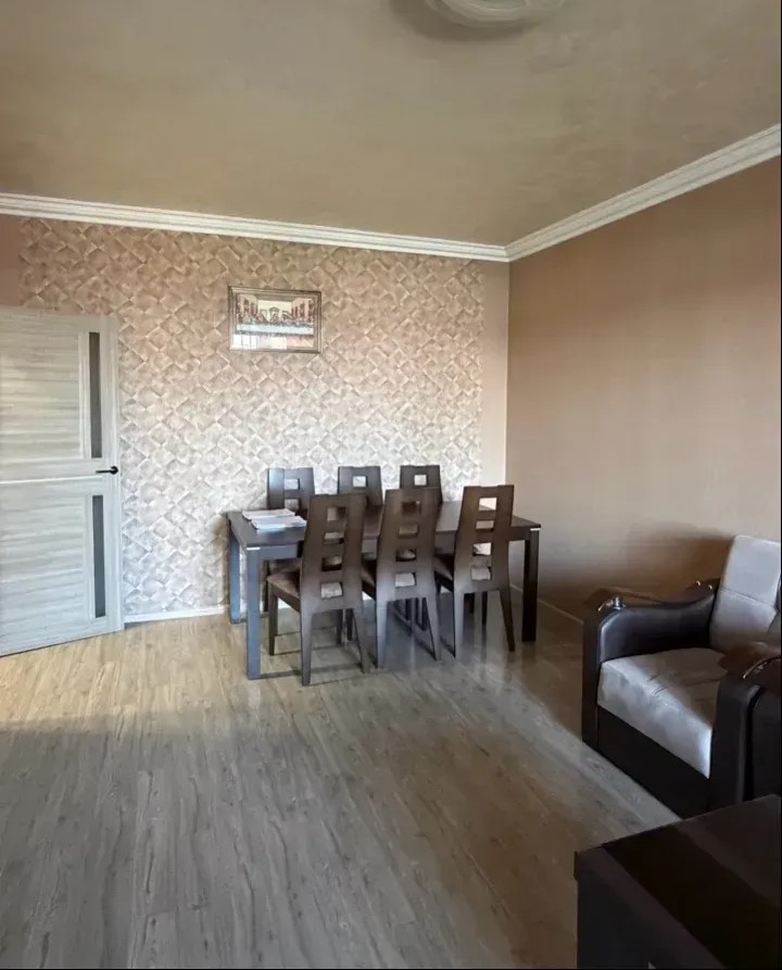 3 սենյականոց բնակարան Բարբյուսի փողոցում