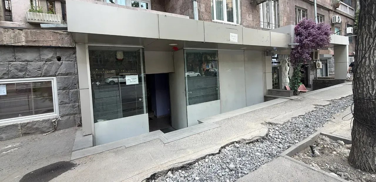 Վարձով կոմերցիոն տարածք Պարոնյան փողոցում