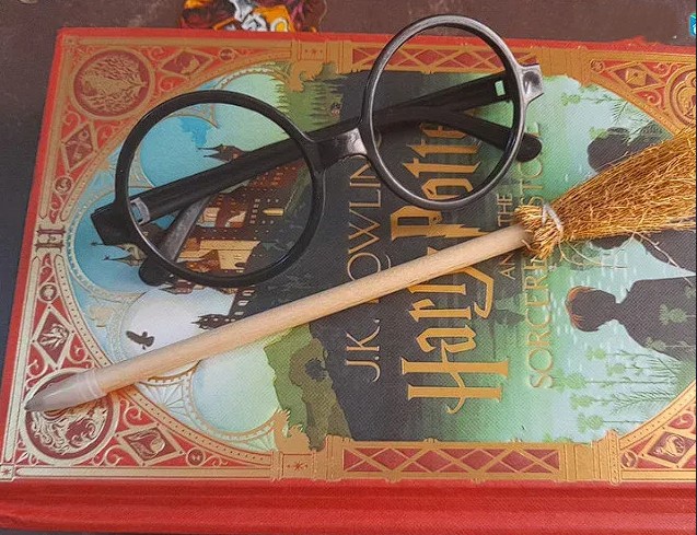 Harry Potter մատիտ ցախավել + ակնոց