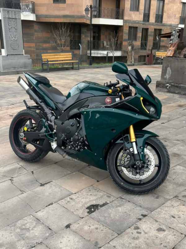 Yamaha R1 2011