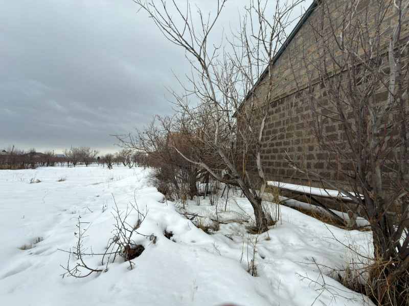 Վաճառվում է տուն առանց ներսի հարդարանքների