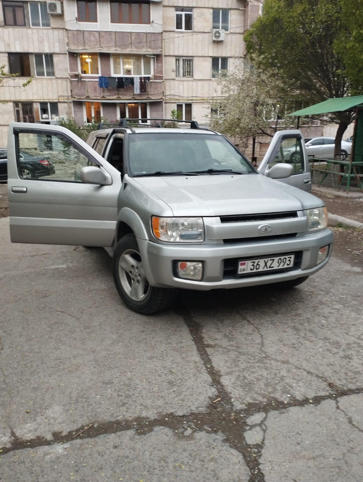 Infiniti qx4