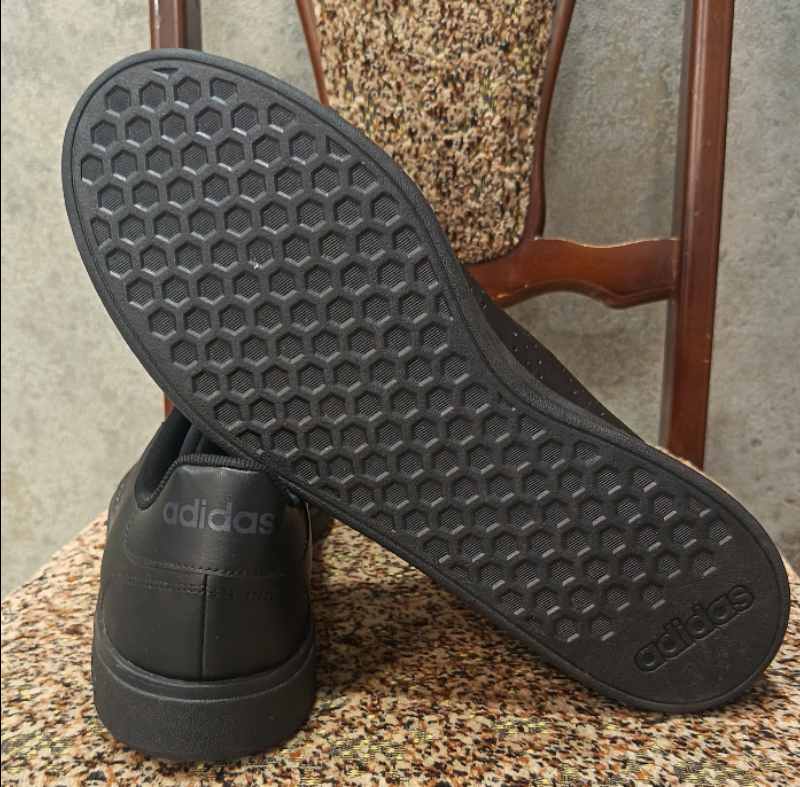 Adidas սպորտային կոշիկներ (Original), սև, նոր վիճակում